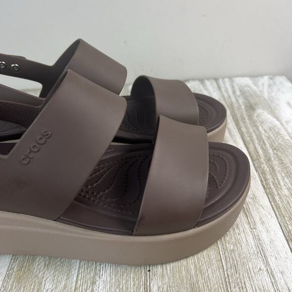 Crocs Sandals Women's Brown Brooklyn Low Wedge Size 9 - Picture 10 of 12